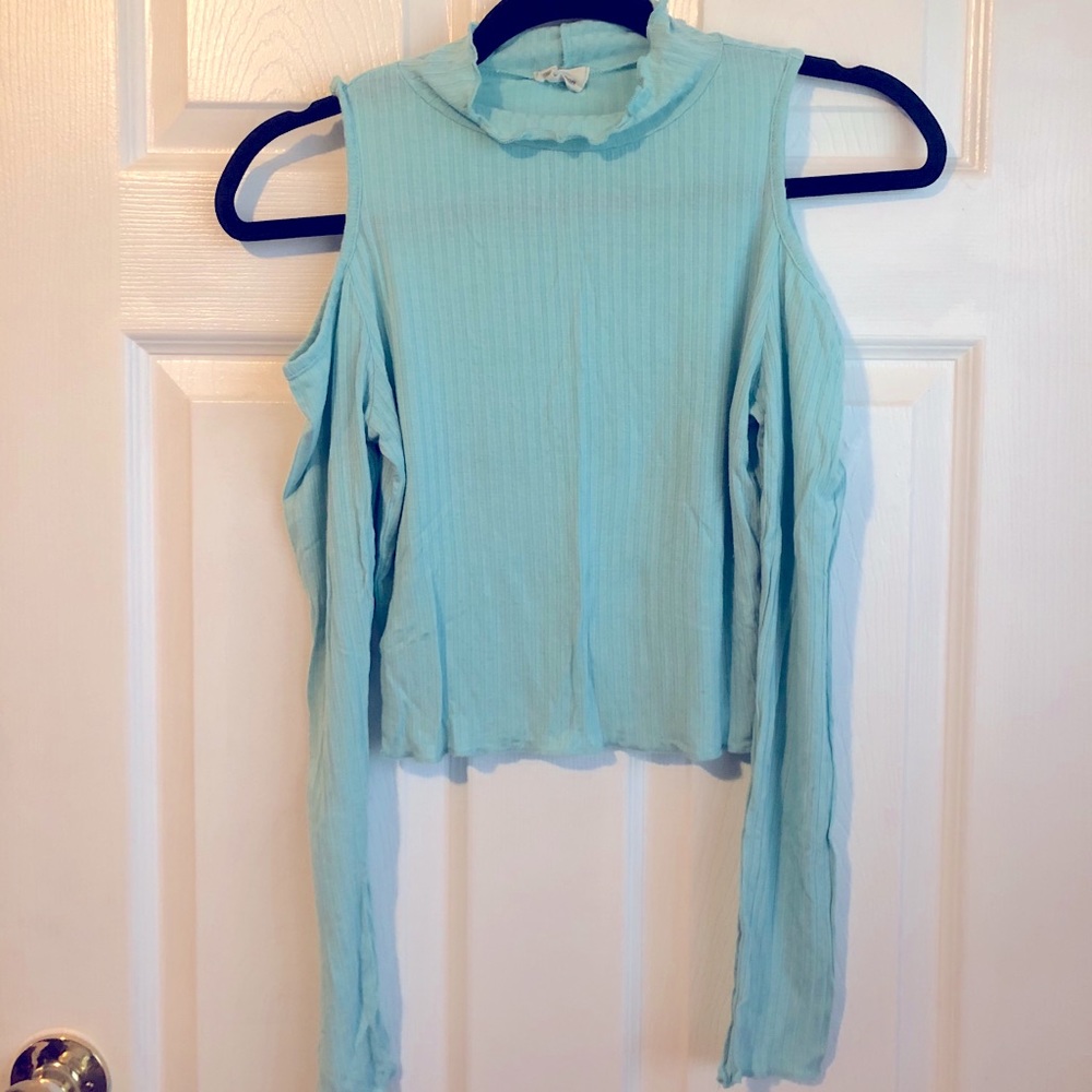 Blue peek-a-boo shoulder long sleeve shirt
